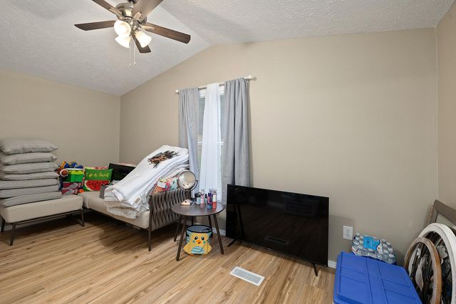 23264 Lawrence 2230, Aurora, MO 65605