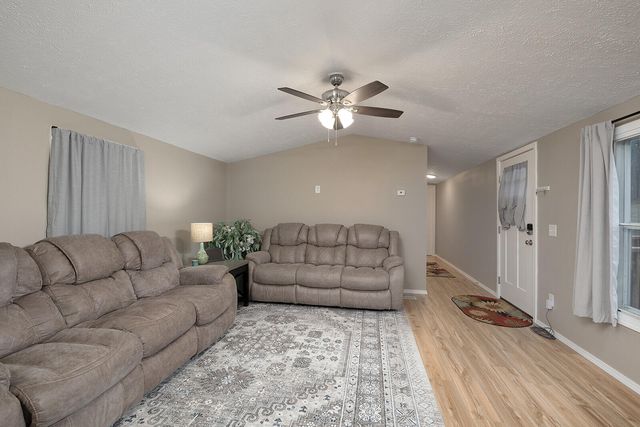 23264 Lawrence 2230, Aurora, MO 65605