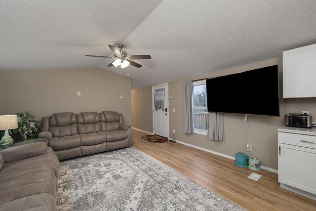 23264 Lawrence 2230, Aurora, MO 65605