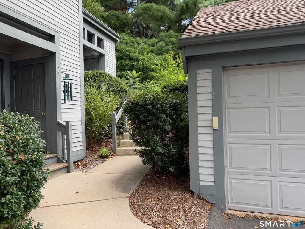 4 Sweetbriar Lane 4, Avon, CT 06001