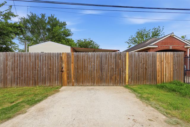 14105 Corpus Christi Street, Houston, TX 77015