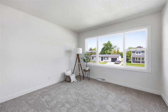 1195 McGowan Boulevard, Marion, IA 52302
