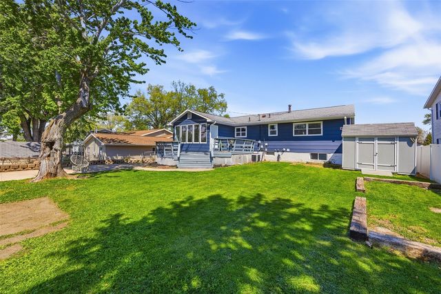 1195 McGowan Boulevard, Marion, IA 52302