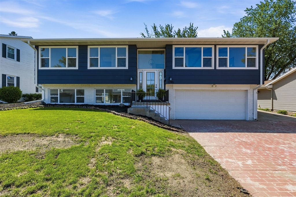 1195 McGowan Boulevard, Marion, IA 52302