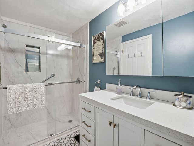 93 Quail Run 93, Tewksbury, MA 01876