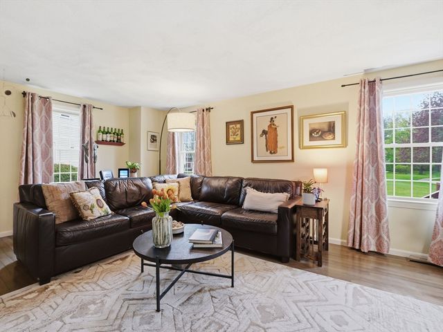 93 Quail Run 93, Tewksbury, MA 01876