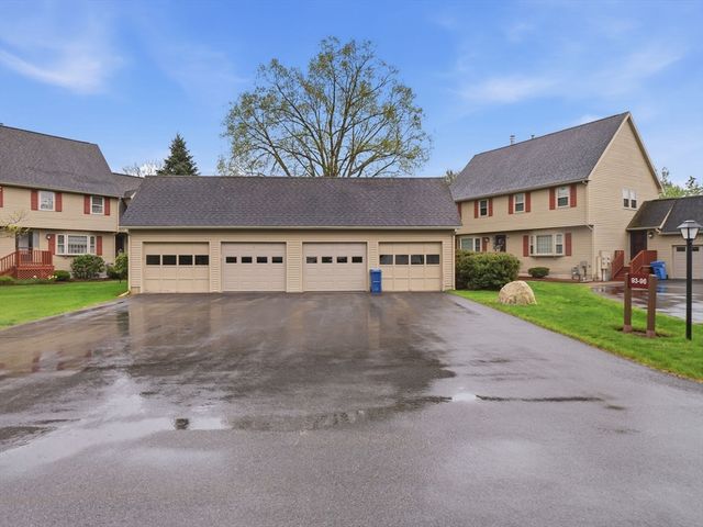 93 Quail Run 93, Tewksbury, MA 01876