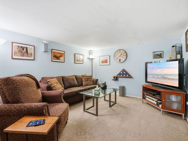 93 Quail Run 93, Tewksbury, MA 01876