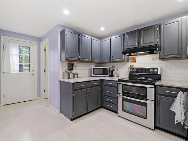 93 Quail Run 93, Tewksbury, MA 01876