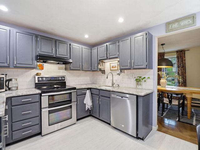 93 Quail Run 93, Tewksbury, MA 01876