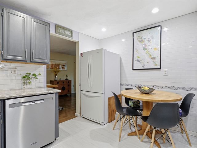 93 Quail Run 93, Tewksbury, MA 01876