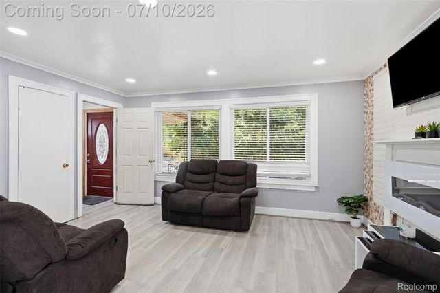 6242 Calhoun Street, Dearborn, MI 48126