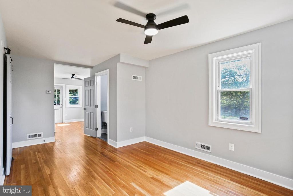 2800 WINDSOR AVE, Baltimore, MD 21216