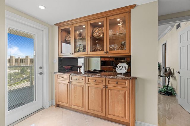 2731 NE 14th Street Causeway 923, Pompano Beach, FL 33062