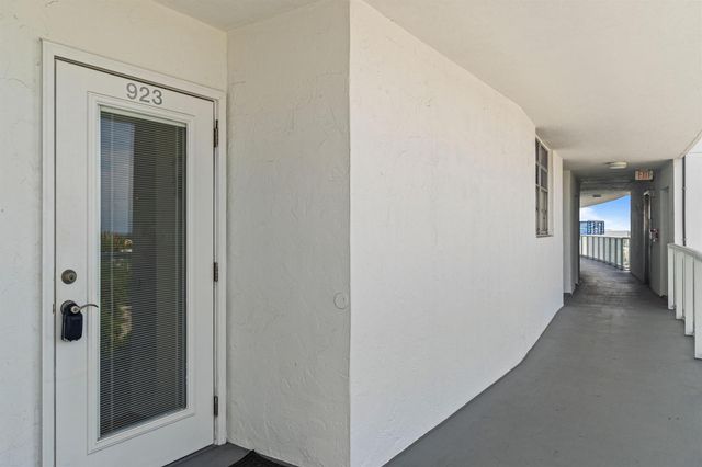 2731 NE 14th Street Causeway 923, Pompano Beach, FL 33062
