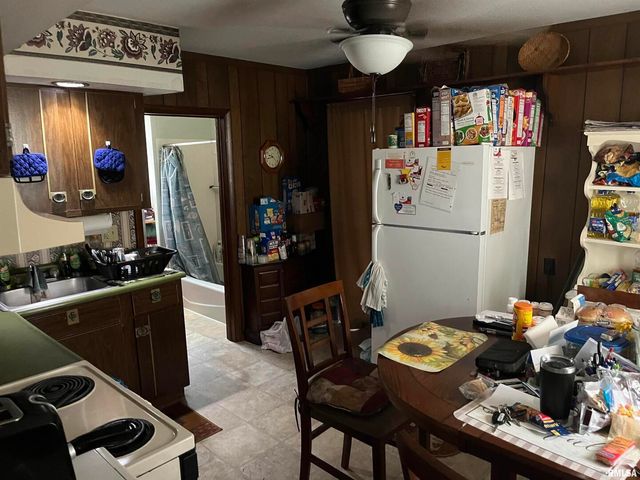 404 N BEECH Street, Centralia, IL 62801