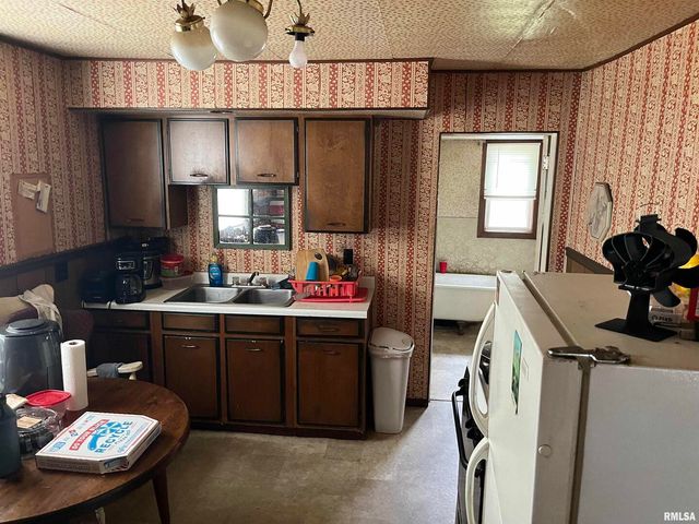 404 N BEECH Street, Centralia, IL 62801