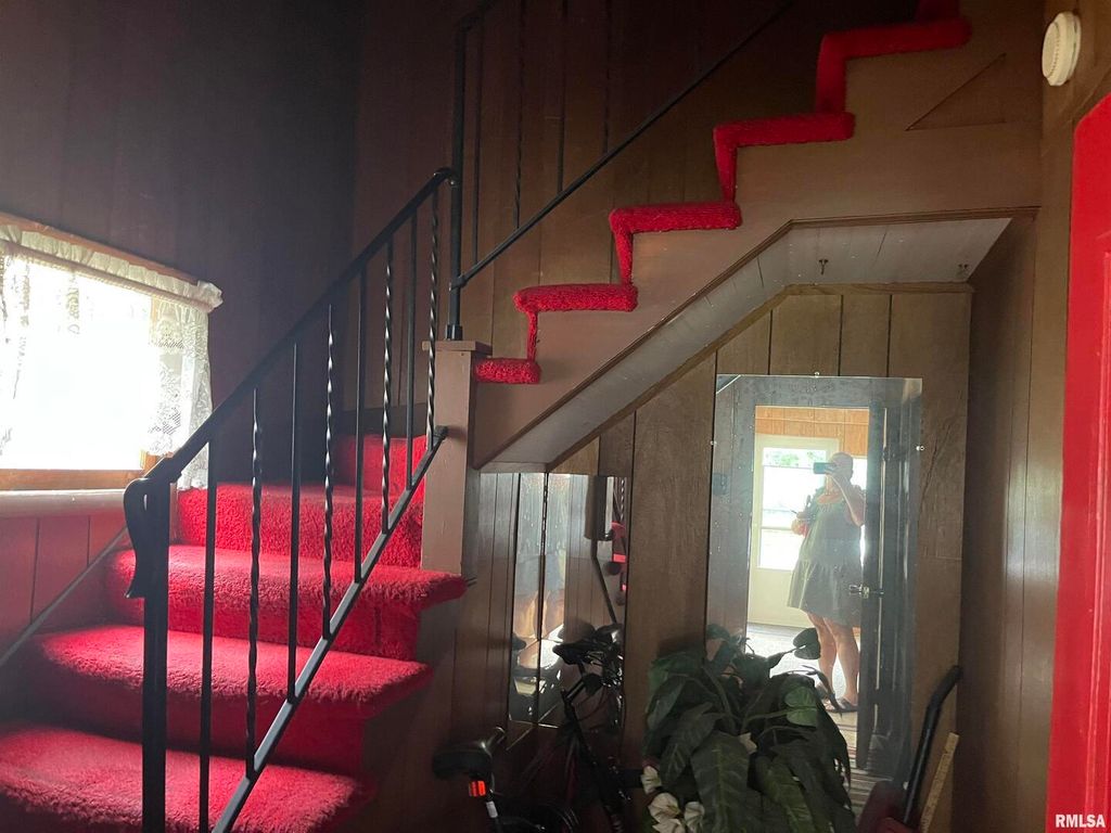 Image 3 of property listing at 404 N BEECH Street, Centralia, IL 62801