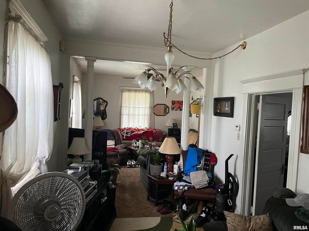 Image 5 of property listing at 404 N BEECH Street, Centralia, IL 62801