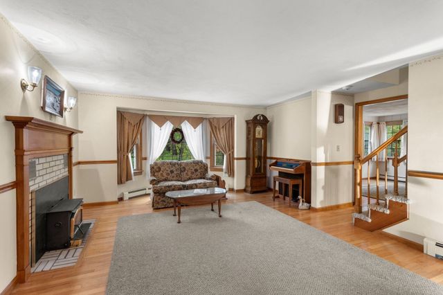 187 Thayer St, Millville, MA 01529