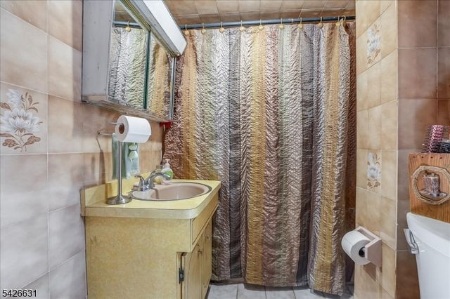 43 Maitland Pl, Garfield City, NJ 07026