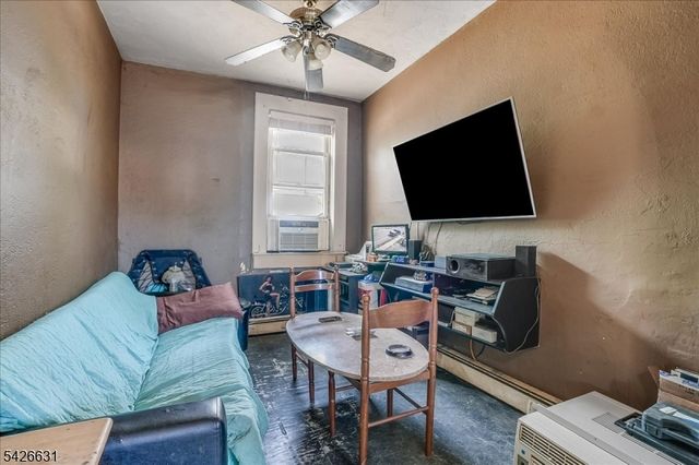 43 Maitland Pl, Garfield City, NJ 07026