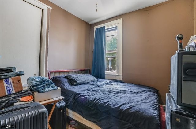 43 Maitland Pl, Garfield City, NJ 07026