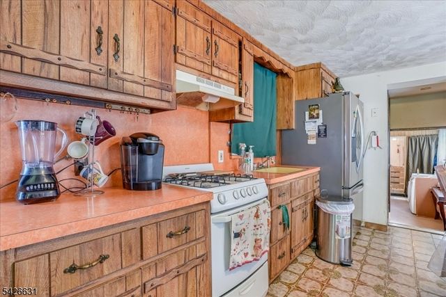 43 Maitland Pl, Garfield City, NJ 07026