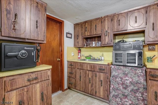 43 Maitland Pl, Garfield City, NJ 07026