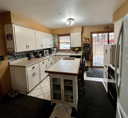 S9220 Hillview Road, Fall Creek, WI 54742