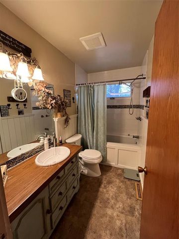 S9220 Hillview Road, Fall Creek, WI 54742