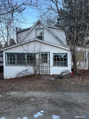 40 Beach Road, Clinton, CT 06413