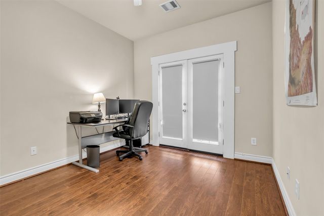 2835 Clinton Drive, Houston, TX 77020