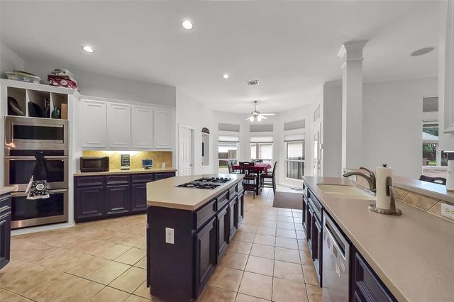 205 Trail Bend Lane, Friendswood, TX 77546