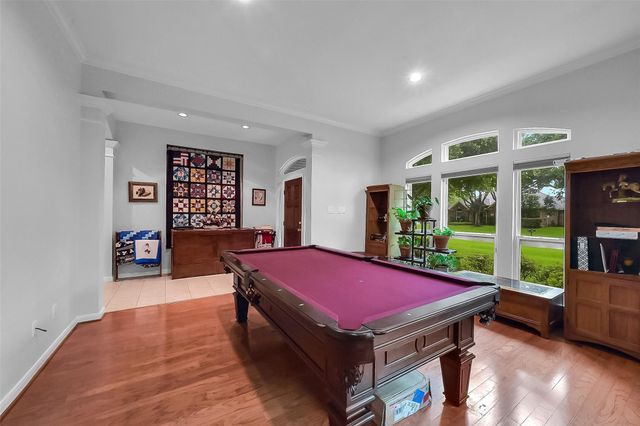 205 Trail Bend Lane, Friendswood, TX 77546