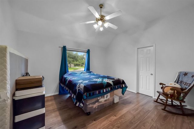 205 Trail Bend Lane, Friendswood, TX 77546