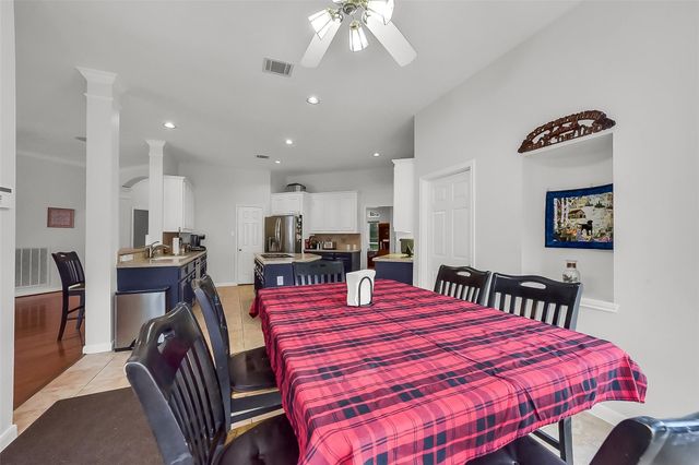 205 Trail Bend Lane, Friendswood, TX 77546