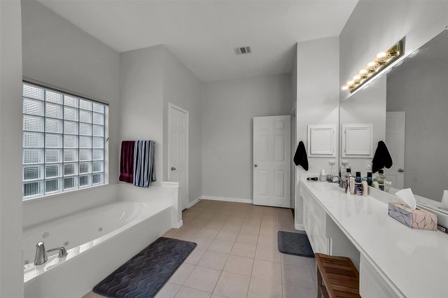 205 Trail Bend Lane, Friendswood, TX 77546