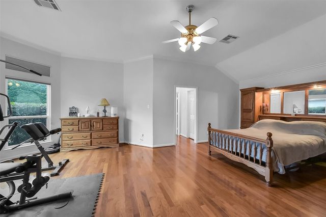 205 Trail Bend Lane, Friendswood, TX 77546