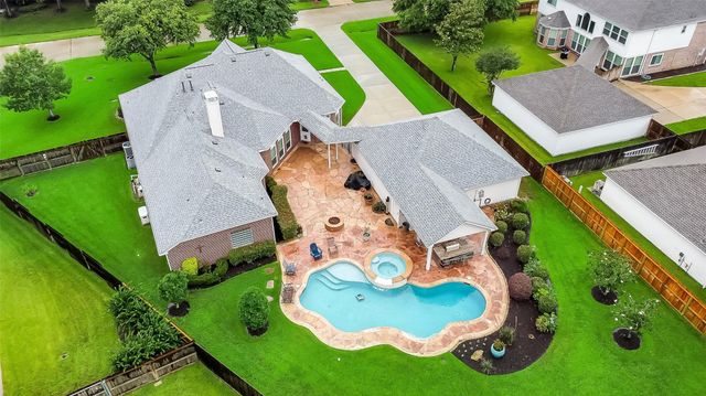 205 Trail Bend Lane, Friendswood, TX 77546