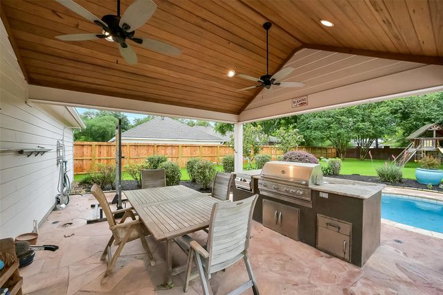 205 Trail Bend Lane, Friendswood, TX 77546