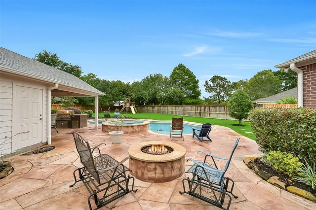 205 Trail Bend Lane, Friendswood, TX 77546