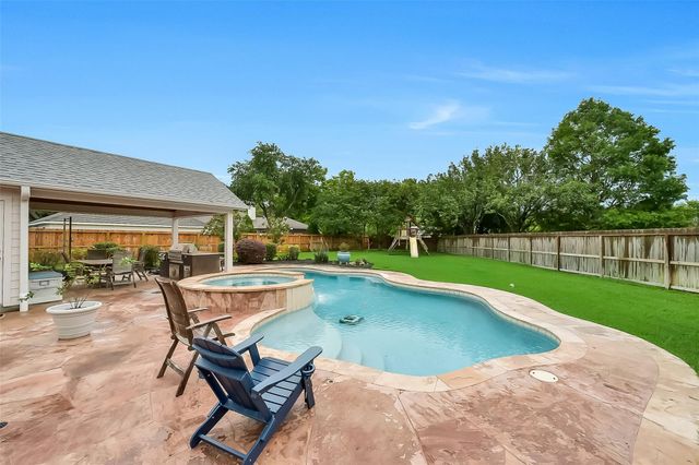 205 Trail Bend Lane, Friendswood, TX 77546