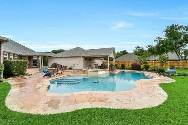 205 Trail Bend Lane, Friendswood, TX 77546