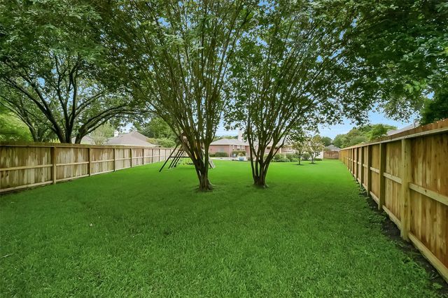 205 Trail Bend Lane, Friendswood, TX 77546