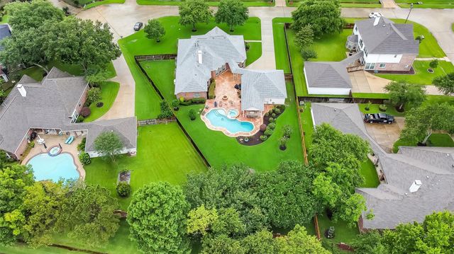205 Trail Bend Lane, Friendswood, TX 77546