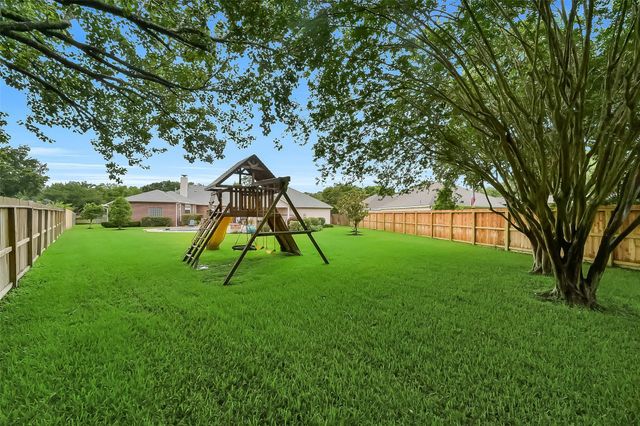 205 Trail Bend Lane, Friendswood, TX 77546