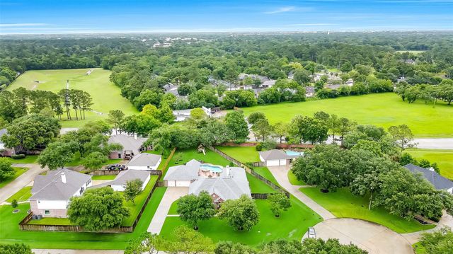 205 Trail Bend Lane, Friendswood, TX 77546