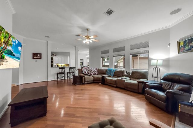 205 Trail Bend Lane, Friendswood, TX 77546