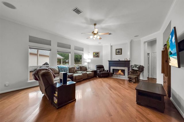 205 Trail Bend Lane, Friendswood, TX 77546